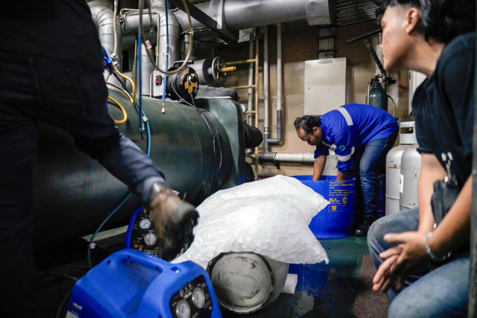 L'instant + : en Indonésie, les "superpolluants" gaz des climatiseurs capturés L'instant + : en Indonésie, les "superpolluants" gaz des climatiseurs capturés