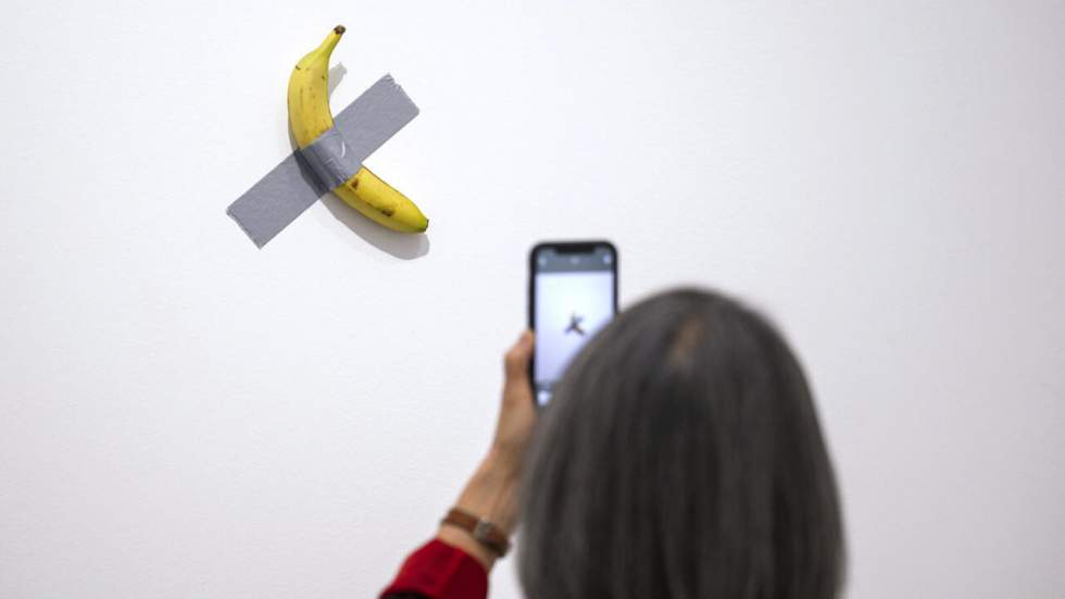Centre Pompidou-Metz : la banane à cinq millions d'euros de Maurizio Cattelan mangée par un visiteur Centre Pompidou-Metz : la banane à cinq millions d'euros de Maurizio Cattelan mangée par un visiteur