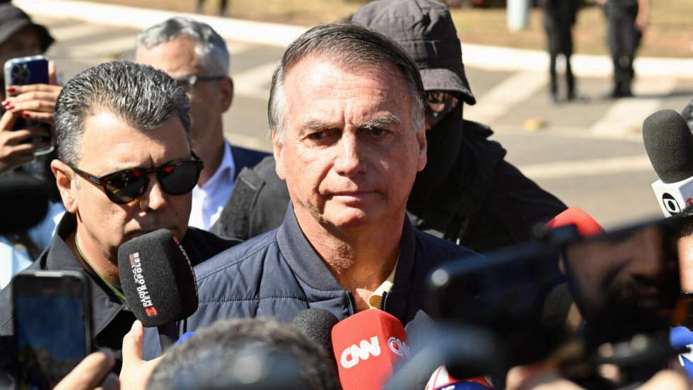 Brésil : contraint de porter un bracelet électronique, Bolsonaro dénonce une "suprême humiliation" Brésil : contraint de porter un bracelet électronique, Bolsonaro dénonce une "suprême humiliation"