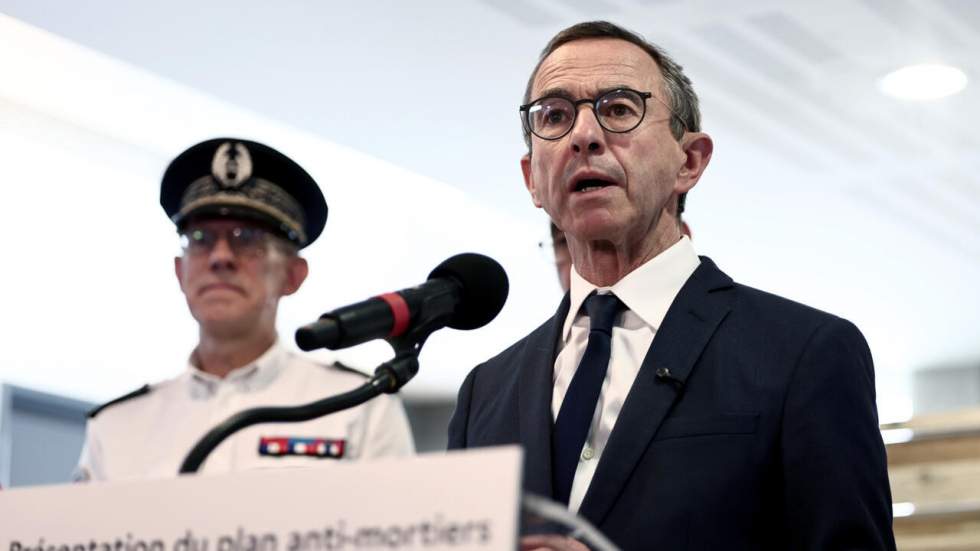 Bruno Retailleau se voit rester au gouvernement tout en critiquant Macron