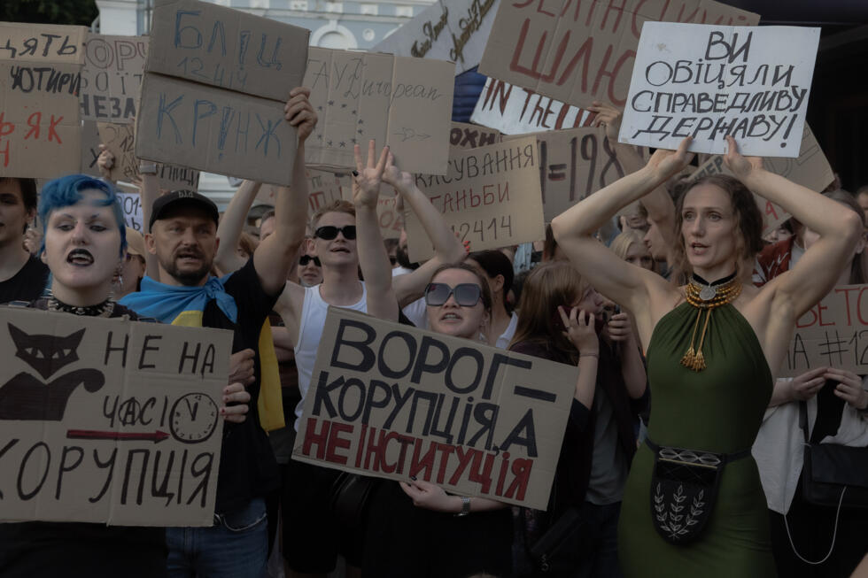 Ukraine : Zelensky approuve un nouveau projet de loi sur l’indépendance des agences anticorruption