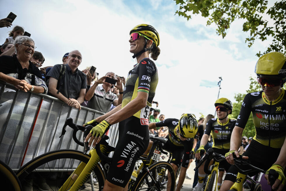 Tour de France Femmes: une chute compromet la suite pour la favorite Demi Vollering Tour de France Femmes: une chute compromet la suite pour la favorite Demi Vollering