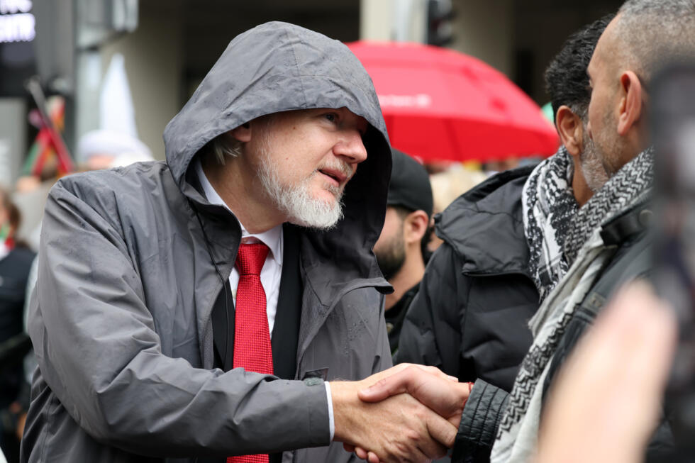 Australie : Julian Assange en tête du cortège d'une manifestation pro-palestiniens à Sydney Australie : Julian Assange en tête du cortège d'une manifestation pro-palestiniens à Sydney
