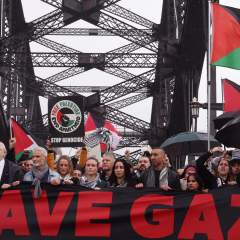 Australie : Julian Assange en tête du cortège d'une manifestation pro-palestiniens à Sydney Australie : Julian Assange en tête du cortège d'une manifestation pro-palestiniens à Sydney