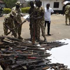 Au Nigeria, plus de 50 personnes enlevées par des hommes armés Au Nigeria, plus de 50 personnes enlevées par des hommes armés