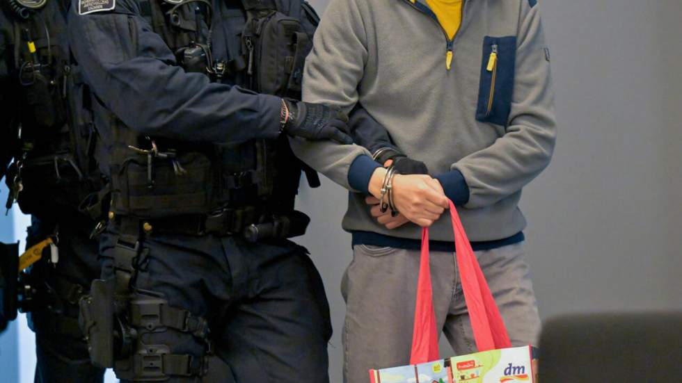 Espionnage pour la Chine : un ex-collaborateur de l'extrême droite allemande face aux juges Espionnage pour la Chine : un ex-collaborateur de l'extrême droite allemande face aux juges