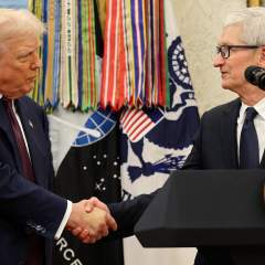 Apple va investir 100 milliards de dollars de plus aux États-Unis, Donald Trump jubile Apple va investir 100 milliards de dollars de plus aux États-Unis, Donald Trump jubile