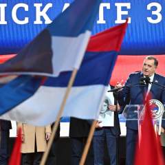 Bosnie-Herzégovine : destitué, le leader serbe Milorad Dodik défie l'État central Bosnie-Herzégovine : destitué, le leader serbe Milorad Dodik défie l'État central