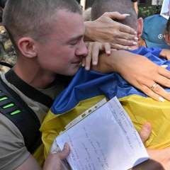 La Russie et l'Ukraine annoncent avoir échangé 84 prisonniers de guerre de chaque camp La Russie et l'Ukraine annoncent avoir échangé 84 prisonniers de guerre de chaque camp