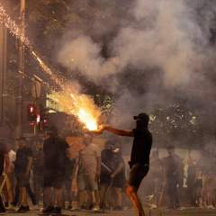 Serbie : les manifestations dégénèrent en heurts entre opposants et partisans d'Aleksandar Vuciv Serbie : les manifestations dégénèrent en heurts entre opposants et partisans d'Aleksandar Vuciv