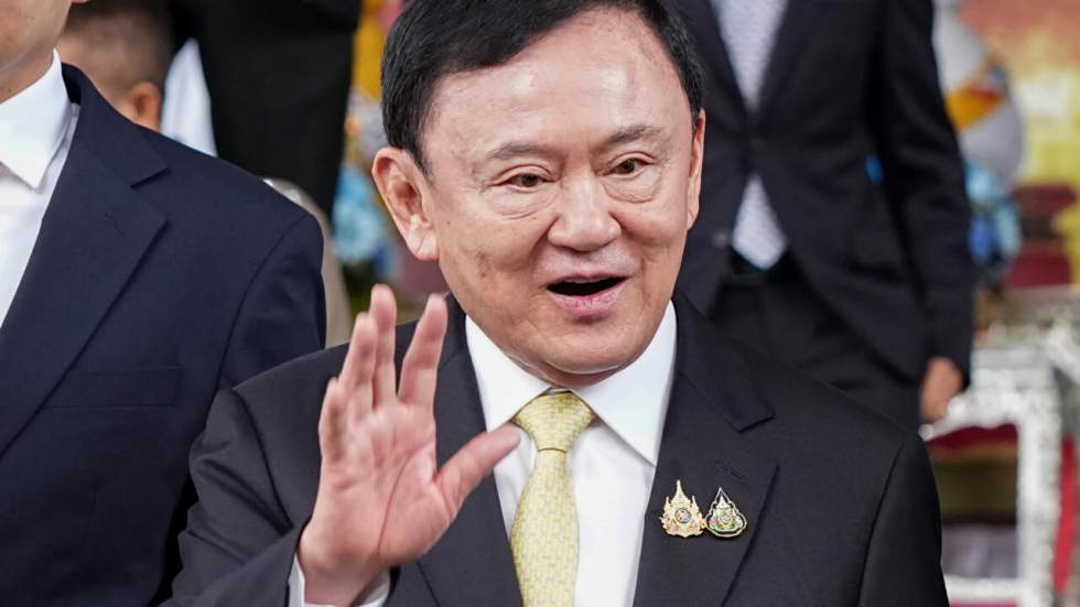 Thaksin, "le Berlusconi d'Asie", acquitté du crime de lèse-majesté par la justice thaïlandaise Thaksin, "le Berlusconi d'Asie", acquitté du crime de lèse-majesté par la justice thaïlandaise