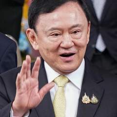 Thaksin, "le Berlusconi d'Asie", acquitté du crime de lèse-majesté par la justice thaïlandaise Thaksin, "le Berlusconi d'Asie", acquitté du crime de lèse-majesté par la justice thaïlandaise