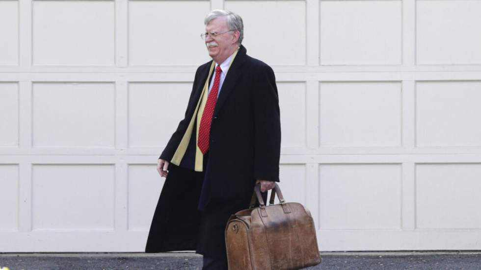 Le FBI perquisitionne le domicile de John Bolton, ancien allié de Donald Trump Le FBI perquisitionne le domicile de John Bolton, ancien allié de Donald Trump