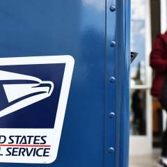 Aux États-Unis, les droits de douane s'appliquent désormais aussi aux petits colis Aux États-Unis, les droits de douane s'appliquent désormais aussi aux petits colis