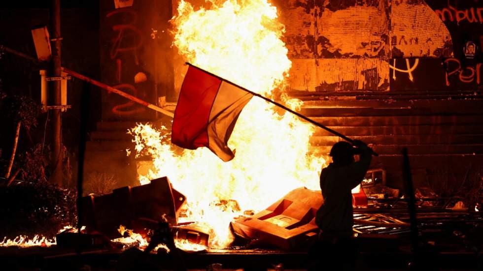 Indonésie : les protestations s'intensifient après la mort d'un chauffeur de taxi-moto Indonésie : les protestations s'intensifient après la mort d'un chauffeur de taxi-moto