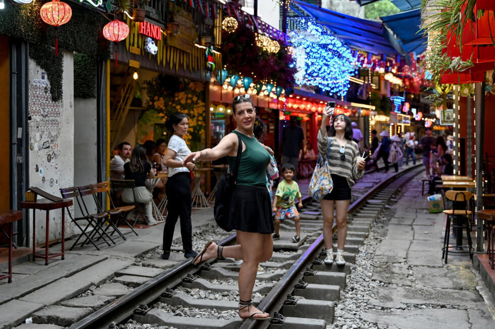 L'instant + : la rue du train à Hanoï, un lieu unique sauvé par le tourisme L'instant + : la rue du train à Hanoï, un lieu unique sauvé par le tourisme