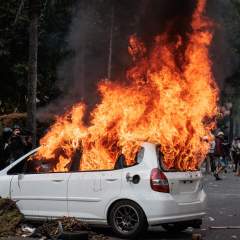 En Indonésie, l'armée déployée face aux milliers de manifestants En Indonésie, l'armée déployée face aux milliers de manifestants