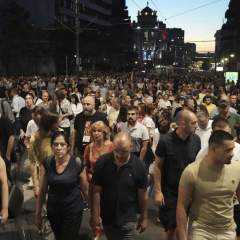 Serbie : grande marche silencieuse à Belgrade pour réclamer des élections Serbie : grande marche silencieuse à Belgrade pour réclamer des élections