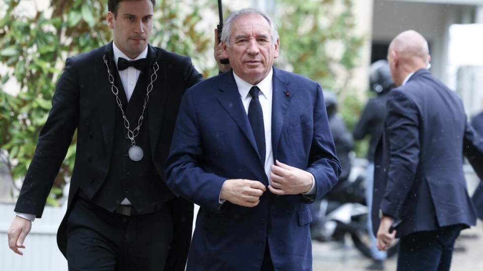 Bayrou rencontre le RN, Macron demande à ses alliés de "travailler" avec le PS Bayrou rencontre le RN, Macron demande à ses alliés de "travailler" avec le PS