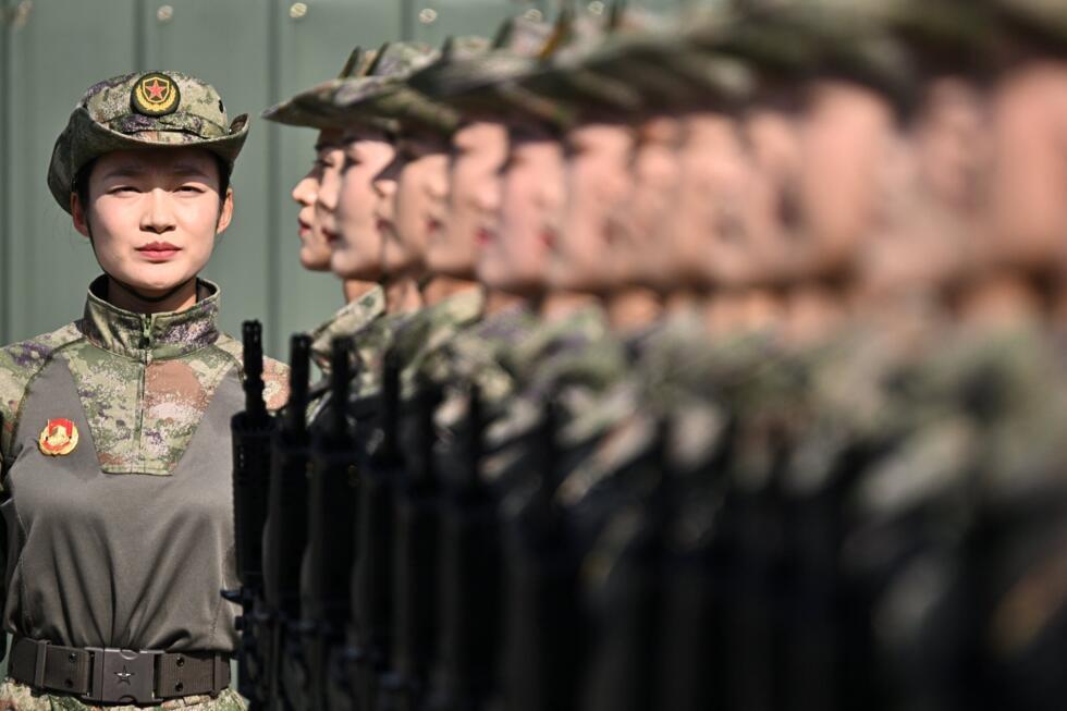 Xi Jinping s'entoure de Vladimir Poutine et Kim Jong-un pour un défilé militaire géant à Pékin Xi Jinping s'entoure de Vladimir Poutine et Kim Jong-un pour un défilé militaire géant à Pékin