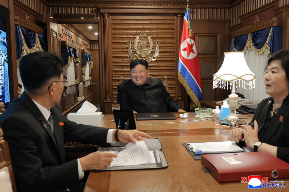 Xi Jinping s'entoure de Vladimir Poutine et Kim Jong-un pour un défilé militaire géant à Pékin Xi Jinping s'entoure de Vladimir Poutine et Kim Jong-un pour un défilé militaire géant à Pékin