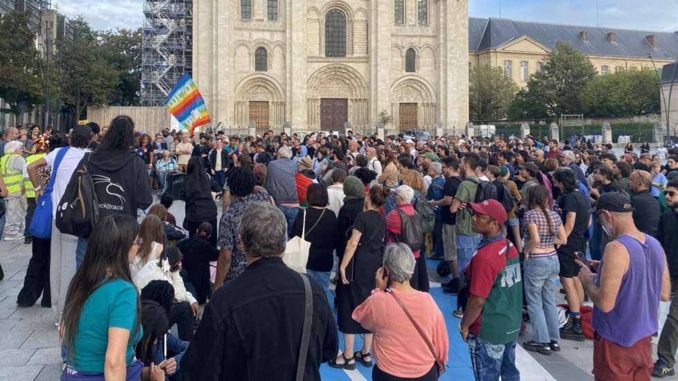 "Bloquons tout" : à Saint-Denis, le "pot de départ" de Bayrou prend des airs de répétition générale "Bloquons tout" : à Saint-Denis, le "pot de départ" de Bayrou prend des airs de répétition générale