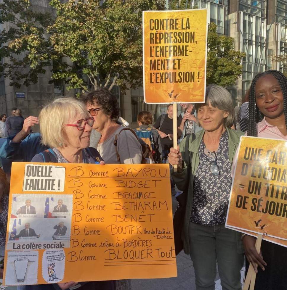 "Bloquons tout" : à Saint-Denis, le "pot de départ" de Bayrou prend des airs de répétition générale "Bloquons tout" : à Saint-Denis, le "pot de départ" de Bayrou prend des airs de répétition générale