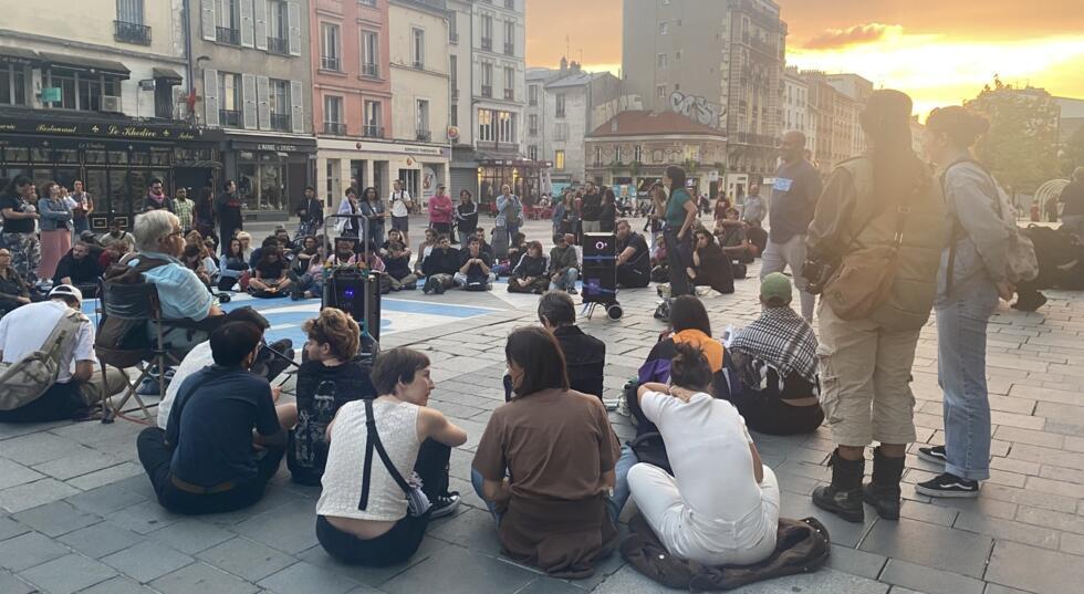 "Bloquons tout" : à Saint-Denis, le "pot de départ" de Bayrou prend des airs de répétition générale "Bloquons tout" : à Saint-Denis, le "pot de départ" de Bayrou prend des airs de répétition générale