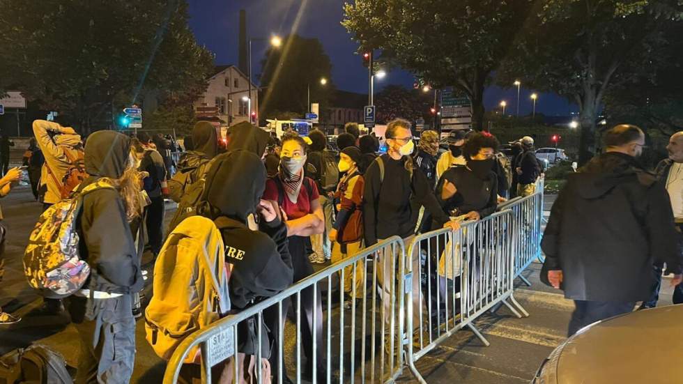 À Saint-Denis, des blocages en série face à "un gouvernement qui n'entend rien d'autre"