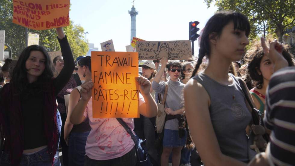 "Aimeriez-vous que l’on fasse ça à vos enfants ?" : la jeunesse rejoint la contestation à Paris "Aimeriez-vous que l’on fasse ça à vos enfants ?" : la jeunesse rejoint la contestation à Paris
