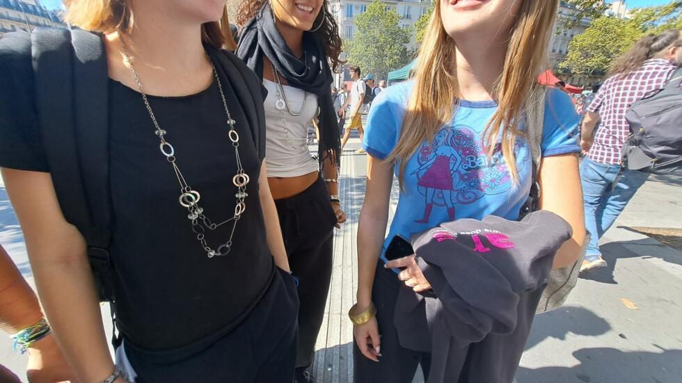 "Aimeriez-vous que l’on fasse ça à vos enfants ?" : la jeunesse rejoint la contestation à Paris "Aimeriez-vous que l’on fasse ça à vos enfants ?" : la jeunesse rejoint la contestation à Paris