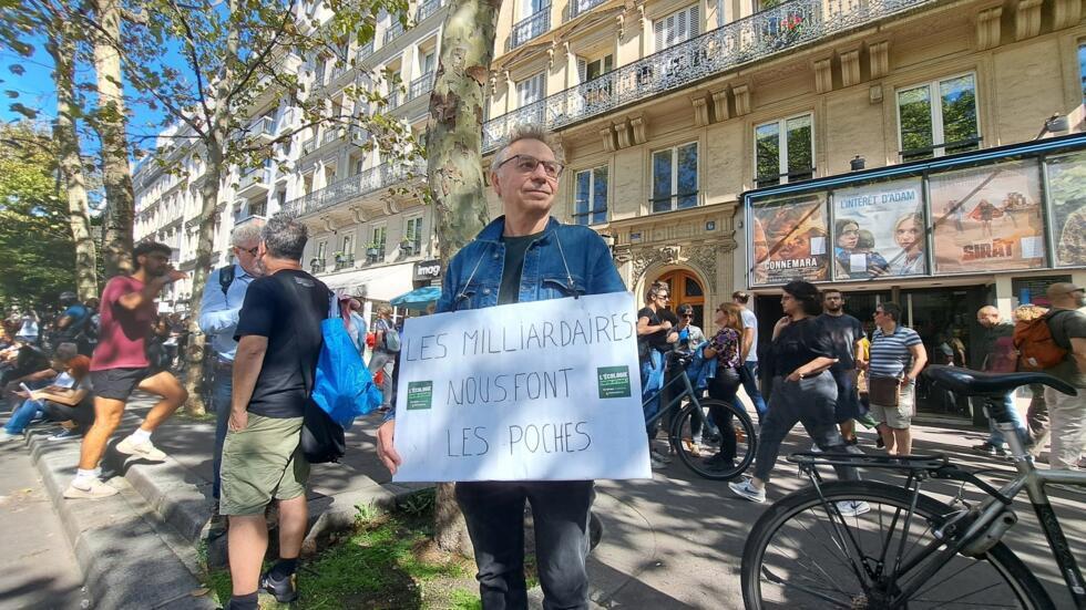 "Aimeriez-vous que l’on fasse ça à vos enfants ?" : la jeunesse rejoint la contestation à Paris "Aimeriez-vous que l’on fasse ça à vos enfants ?" : la jeunesse rejoint la contestation à Paris