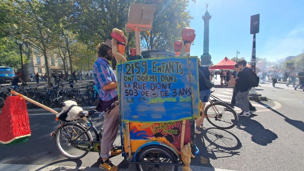 "Aimeriez-vous que l’on fasse ça à vos enfants ?" : la jeunesse rejoint la contestation à Paris "Aimeriez-vous que l’on fasse ça à vos enfants ?" : la jeunesse rejoint la contestation à Paris