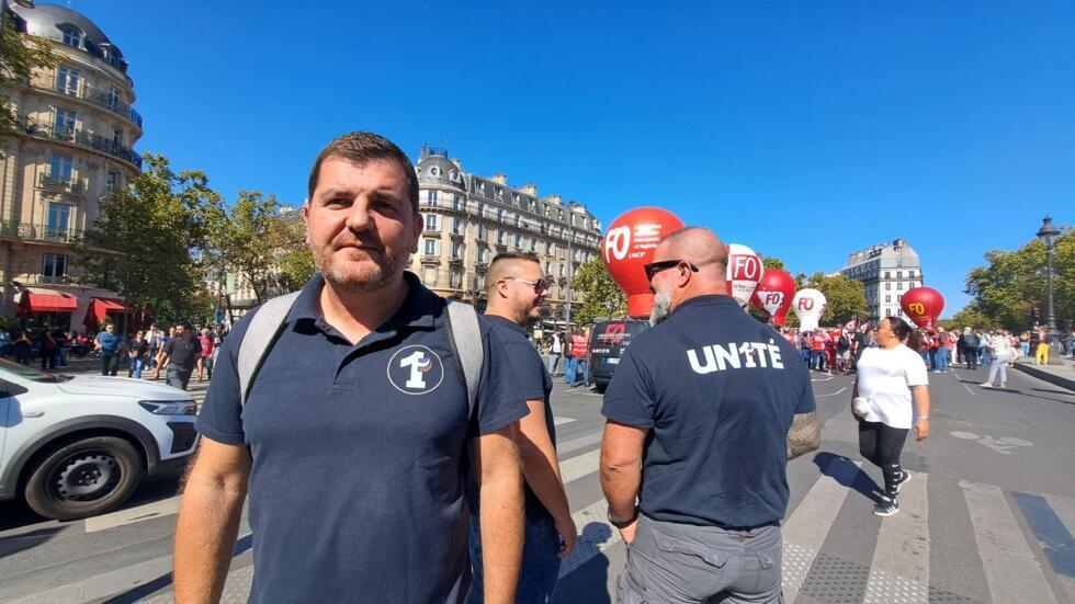 "Aimeriez-vous que l’on fasse ça à vos enfants ?" : la jeunesse rejoint la contestation à Paris "Aimeriez-vous que l’on fasse ça à vos enfants ?" : la jeunesse rejoint la contestation à Paris