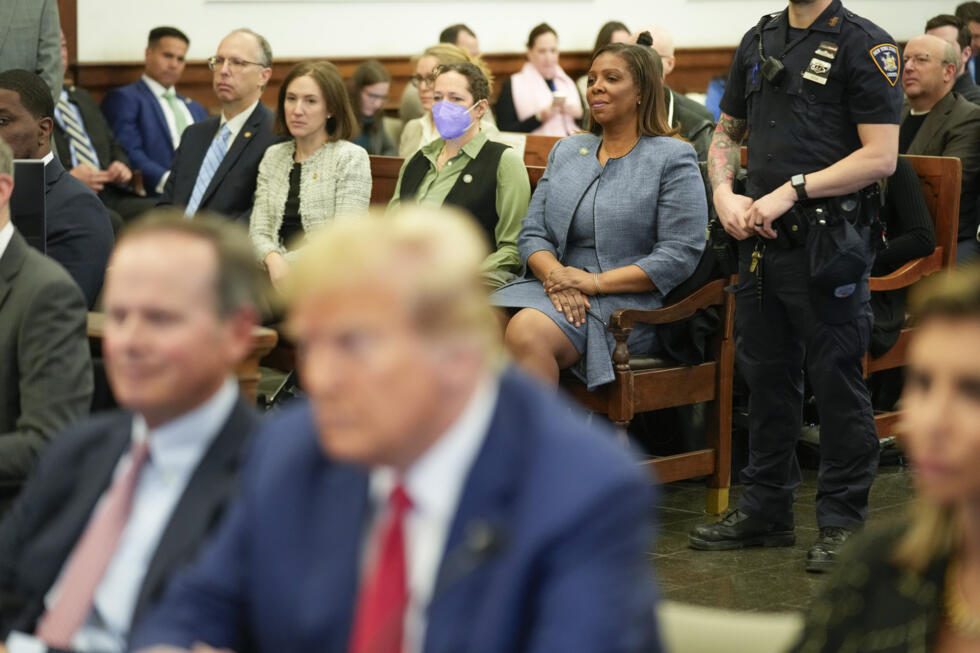 Donald Trump presse le ministère de la Justice d'agir contre des adversaires politiques