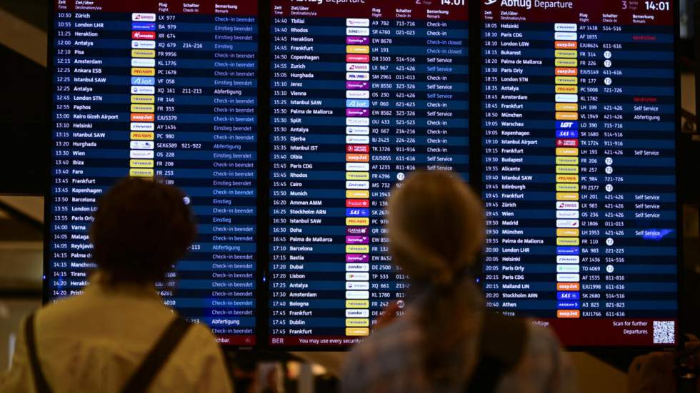 Transports : amélioration de la situation dans plusieurs aéroports européens après une cyberattaque Transports : amélioration de la situation dans plusieurs aéroports européens après une cyberattaque