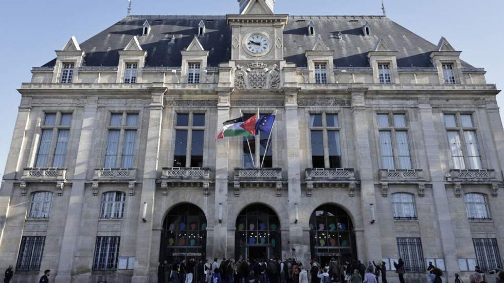 "Le voir m’a fait un choc émotionnel" : le drapeau palestinien flotte sur la mairie de Saint-Denis "Le voir m’a fait un choc émotionnel" : le drapeau palestinien flotte sur la mairie de Saint-Denis