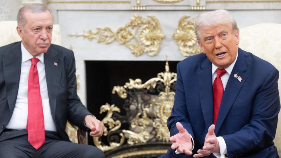 Prêt à lever les sanctions, Trump demande à la Turquie l'arrêt de ses achats de pétrole russe