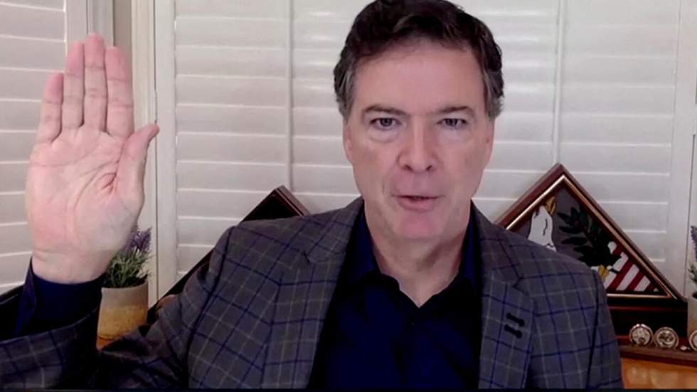 États-Unis : l'ancien directeur du FBI James Comey, bête noire de Donald Trump, inculpé