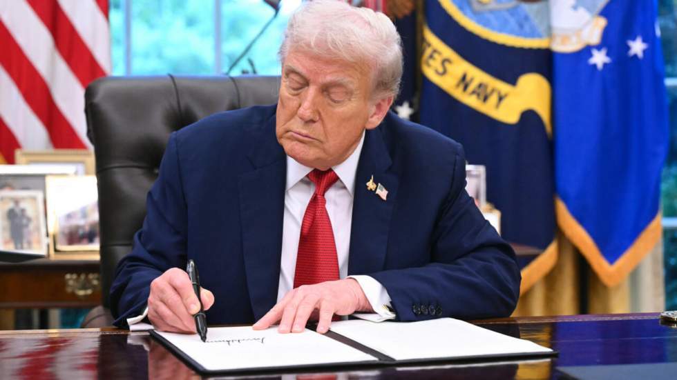 Droits de douane : Trump annonce une taxe de 100 % sur les médicaments, les camions et les meubles
