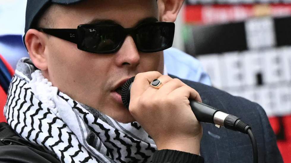 À Londres, nouvelle comparution d'un des rappeurs de Kneecap, accusé de soutien au Hezbollah