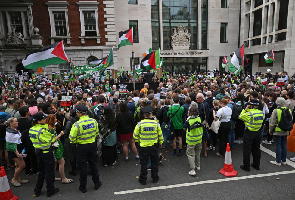 À Londres, nouvelle comparution d'un des rappeurs de Kneecap, accusé de soutien au Hezbollah