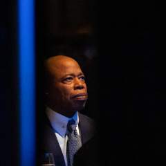 Eric Adams, le maire de New York, abandonne la course à sa réélection Eric Adams, le maire de New York, abandonne la course à sa réélection