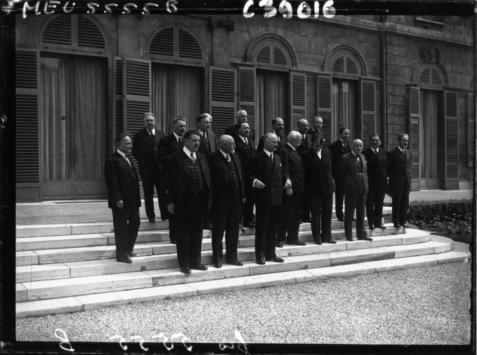 Démission de Sébastien Lecornu : les précédents records de gouvernements éphémères