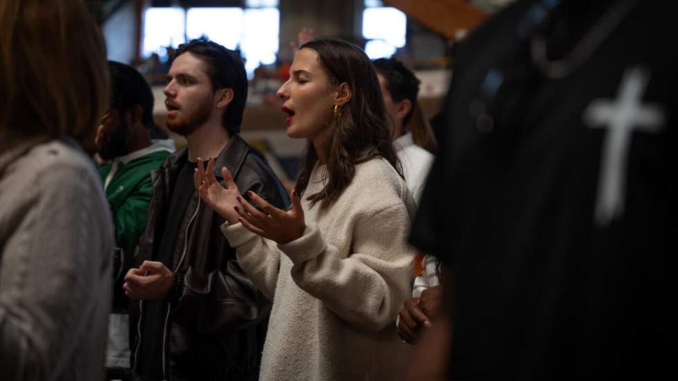 Concerts, réseaux sociaux... les mouvements évangéliques à la conquête de la jeunesse