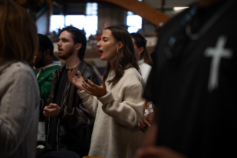 Concerts, réseaux sociaux... les mouvements évangéliques à la conquête de la jeunesse