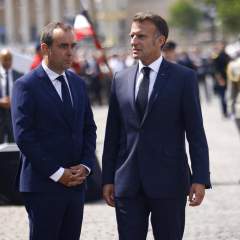 Seul contre tous, Emmanuel Macron renvoie le "moine soldat" Lecornu affronter la censure Seul contre tous, Emmanuel Macron renvoie le "moine soldat" Lecornu affronter la censure
