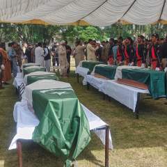 Des attaques des Taliban pakistanais font 23 morts près de la frontière afghane Des attaques des Taliban pakistanais font 23 morts près de la frontière afghane