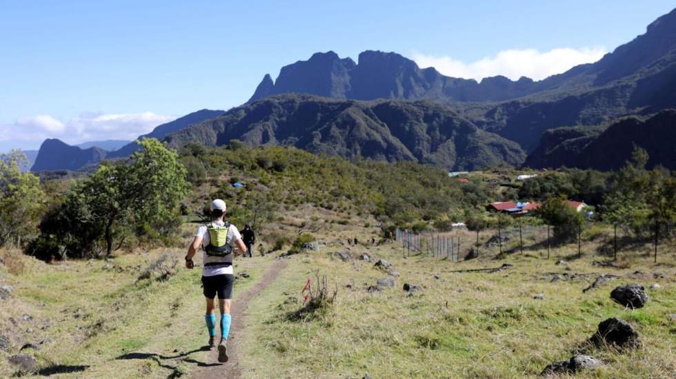 Trail: les Français Baptiste Chassagne et Blandine L'Hirondel remportent la Diagonale des fous Trail: les Français Baptiste Chassagne et Blandine L'Hirondel remportent la Diagonale des fous