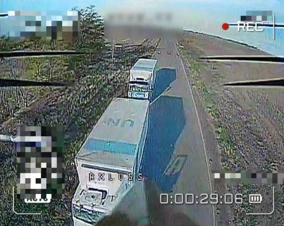 Ukraine : des blogueurs russes publient les images de l'attaque d'un convoi de l’ONU par des drones Ukraine : des blogueurs russes publient les images de l'attaque d'un convoi de l’ONU par des drones